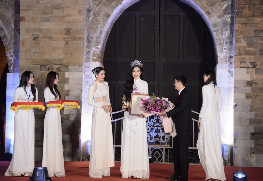 Người đẹp Lê Thị Thu Trà được vinh danh Đại sứ Áo dài 2023 - Ảnh 1.