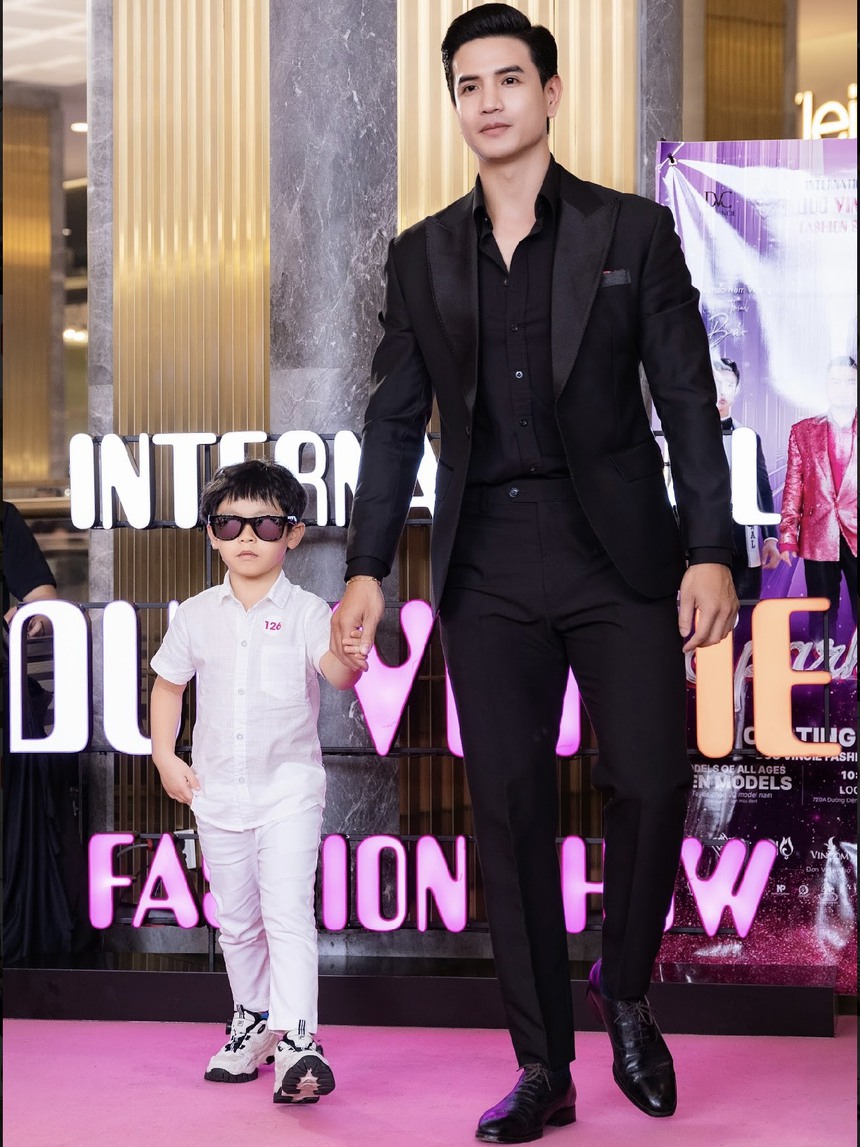 NTK Đức Vincie tìm kiếm người mẫu diễn show thời trang cuối năm - Ảnh 5. NTK Đức Vincie tìm kiếm người mẫu diễn show thời trang cuối năm - Ảnh 5.