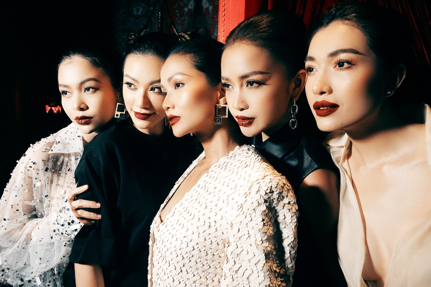 Khám phá hậu trường của 62 'chân dài' trong show Công Trí - Ảnh 3.