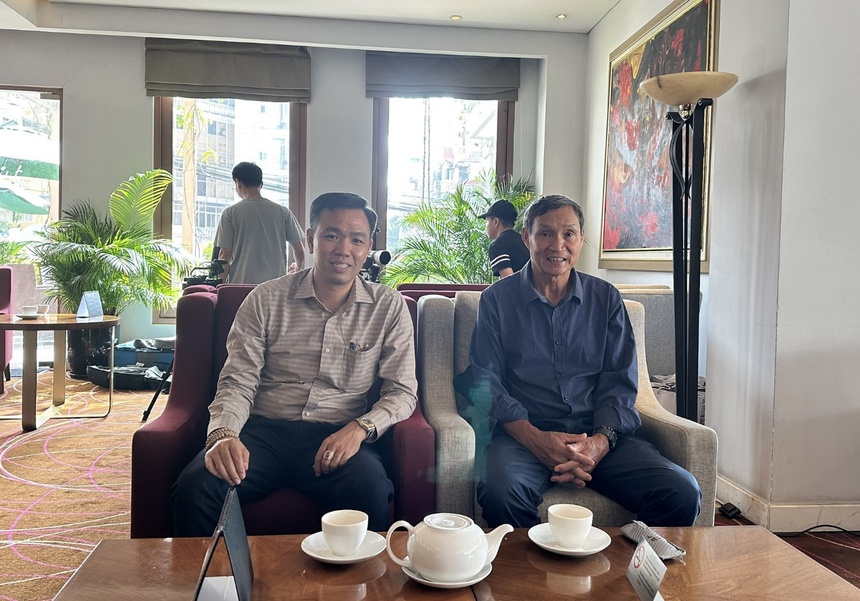 HLV Mai Đức Chung nhận quà tặng chăm sóc sức khỏe trọn đời từ BVK - Ảnh 5. HLV Mai Đức Chung nhận quà tặng chăm sóc sức khỏe trọn đời từ BVK - Ảnh 5.