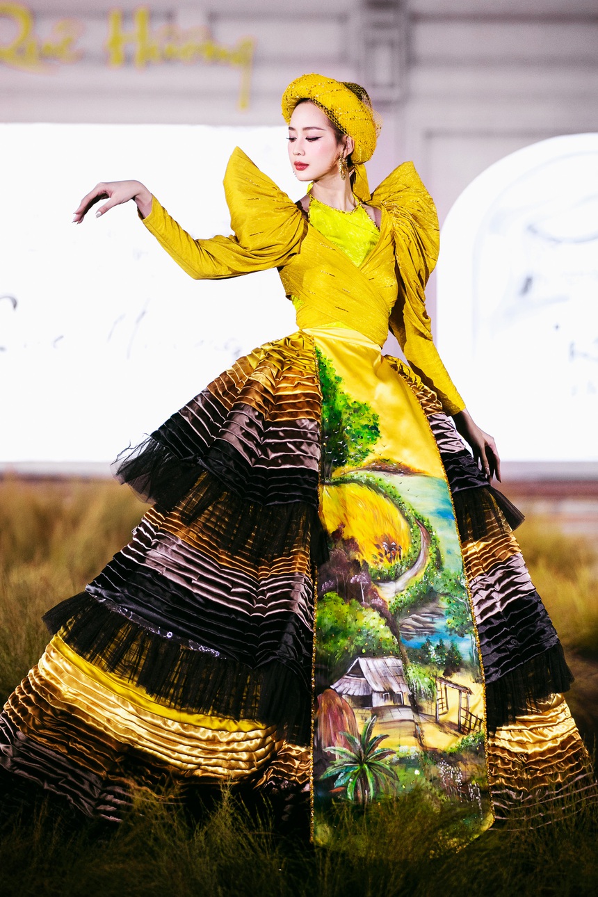 Tiểu Vy, Bảo Ngọc trình diễn show 'Ký họa quê hương' - Ảnh 3.