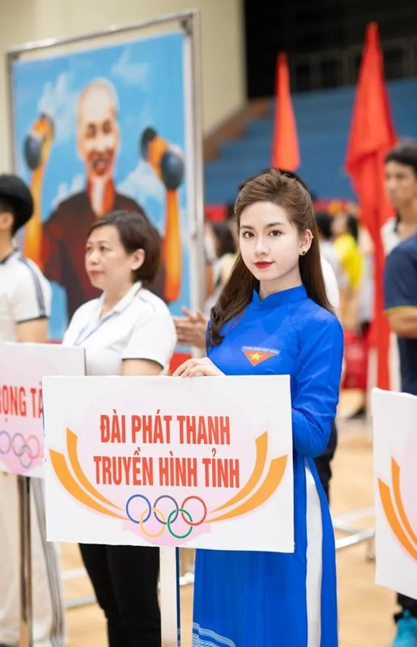 Con gái cựu danh thủ Văn Sỹ Thủy là MC truyền hình, nhan sắc vạn người mê - Ảnh 7.