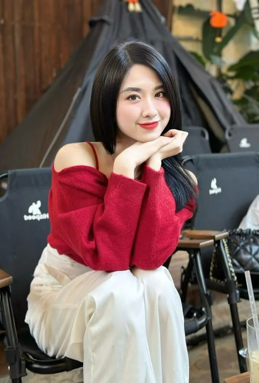 Con gái cựu danh thủ Văn Sỹ Thủy là MC truyền hình, nhan sắc vạn người mê - Ảnh 12.