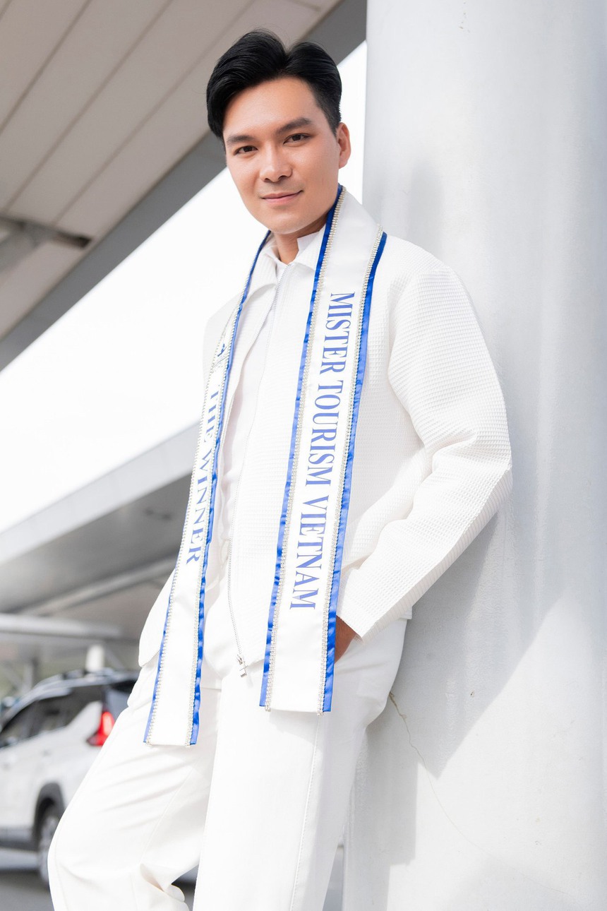 Á quân Quốc Trí bay hơn 40 tiếng dự thi Mister Tourism World 2023 - Ảnh 2.