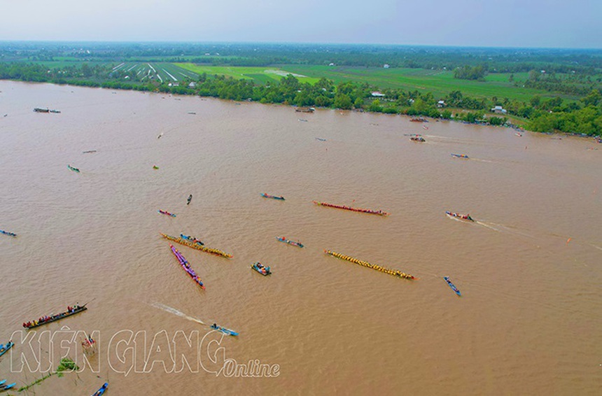 Độc đáo đua ghe ngo tại Kiên Giang - Ảnh 5.