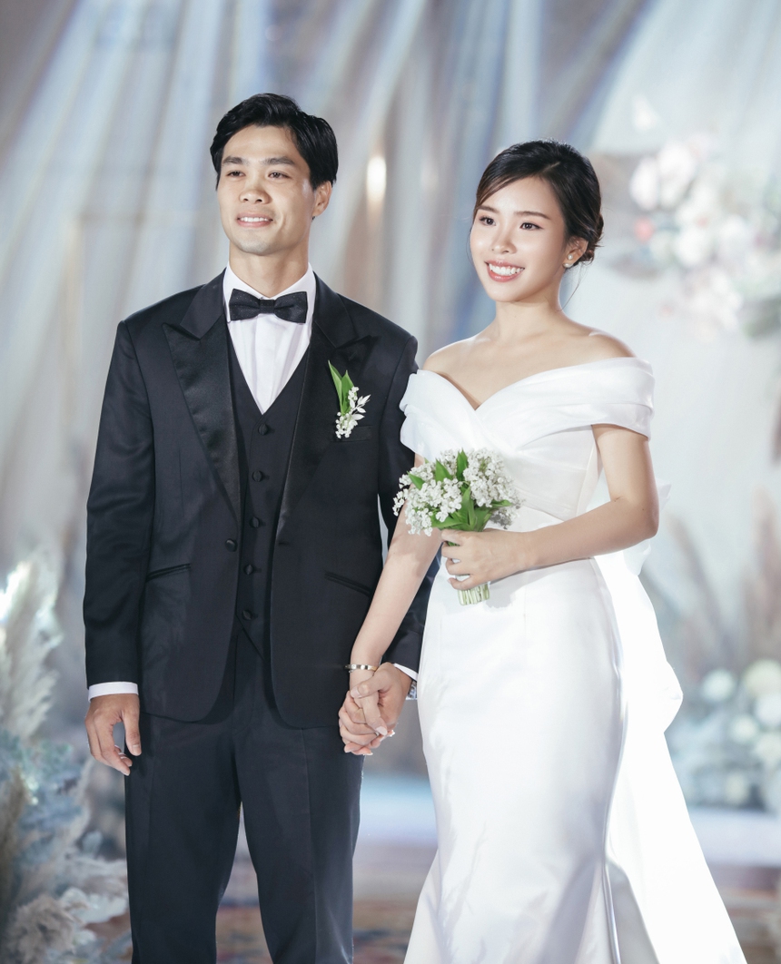 Xu thế lên xe hoa cùng “ngọc nữ” của cầu thủ Việt - Ảnh 2.