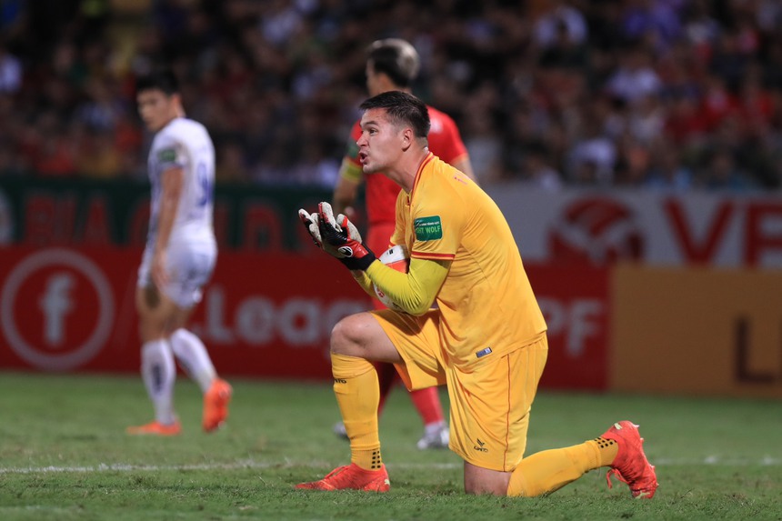 Tin nóng thể thao tối 28/11: Bóng chuyền nữ Việt Nam bất ngờ đổi 'phong thủy', Thủ môn Việt Kiều báo tin vui cho Troussier - Ảnh 2.