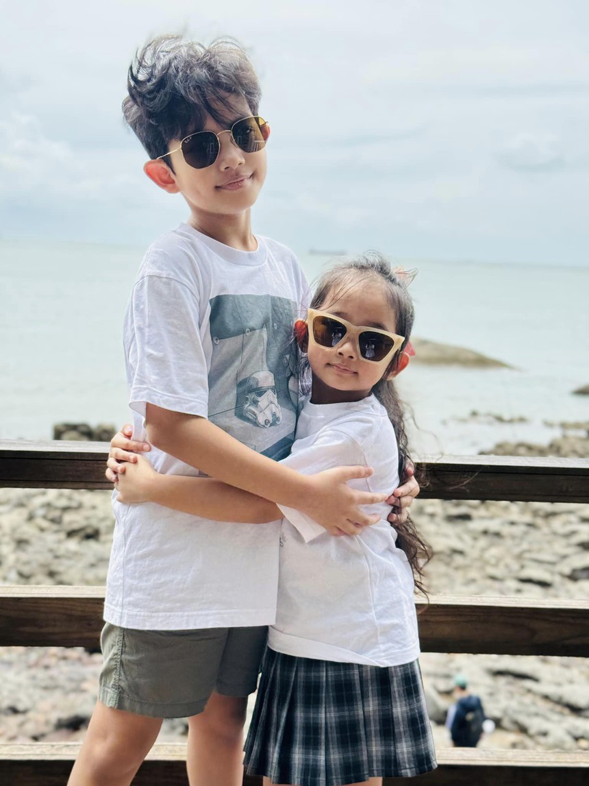 Các con đều mang nét bố, Phan Hiển trêu Khánh Thi 'đẻ thuê' - Ảnh 4. Các con đều mang nét bố, Phan Hiển trêu Khánh Thi 'đẻ thuê' - Ảnh 4.