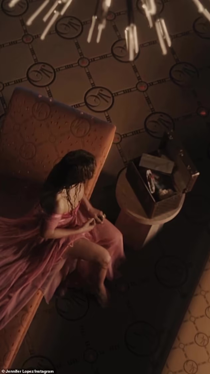 Jennifer Lopez tung album mới, teaser có lá thư tình của Ben Affleck khi họ đính hôn lần đầu tiên - Ảnh 5.