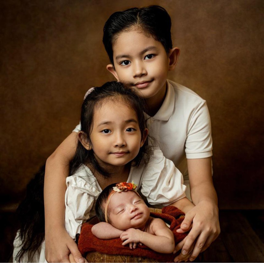 Các con đều mang nét bố, Phan Hiển trêu Khánh Thi 'đẻ thuê' - Ảnh 3. Các con đều mang nét bố, Phan Hiển trêu Khánh Thi 'đẻ thuê' - Ảnh 3.