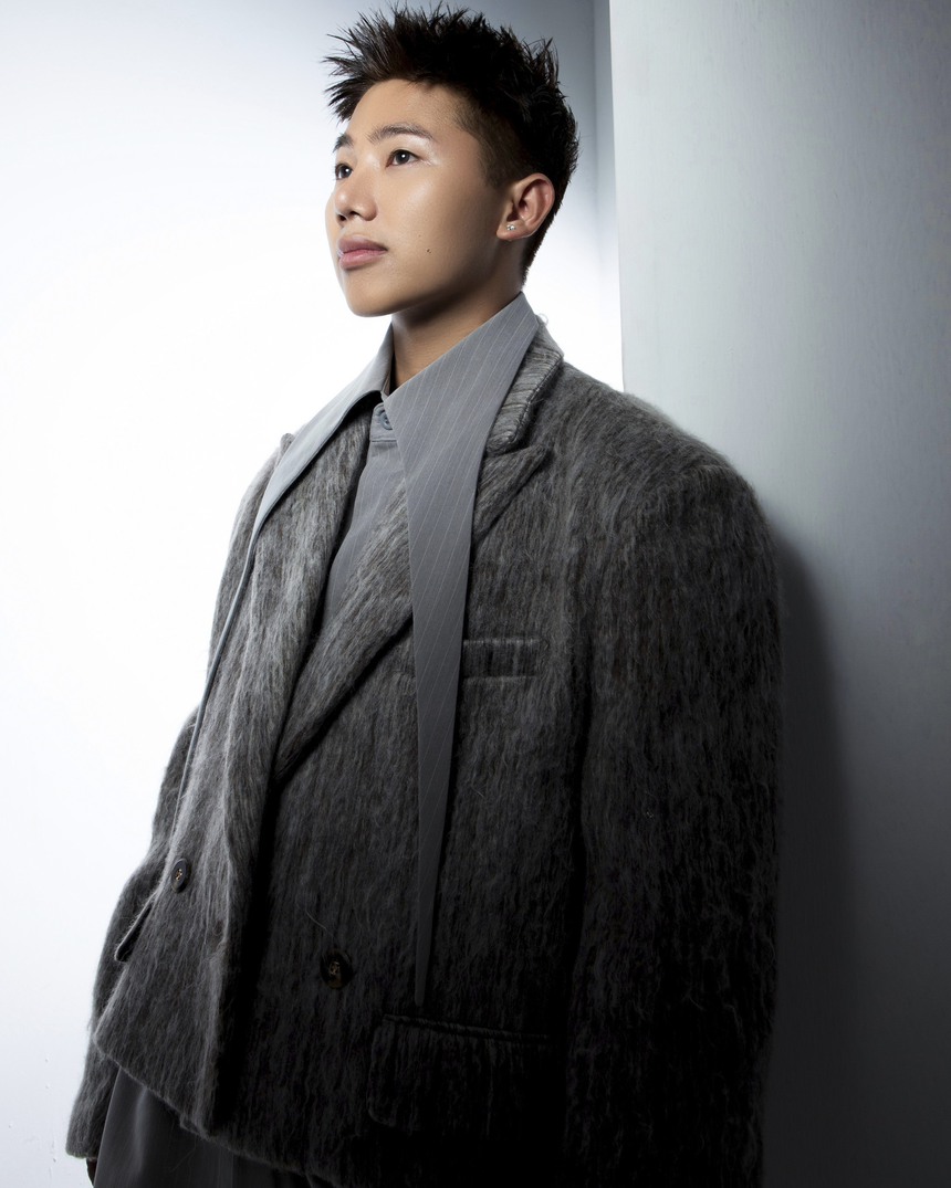 Chân dung chàng trai 'chạy deadline' cùng Hoa hậu Tiểu Vy - Ảnh 2.