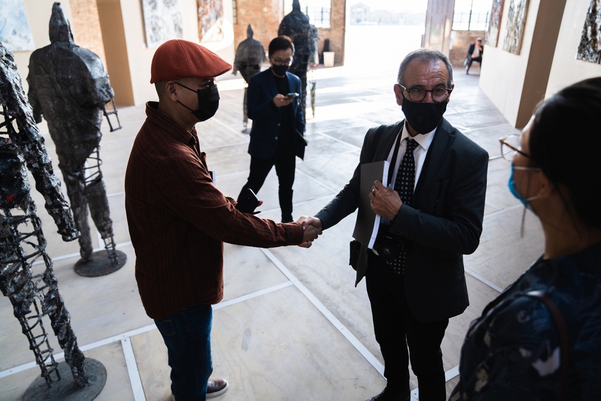 Họa sĩ Lê Hữu Hiếu: Mang nhà cổ Bắc bộ đến 'thế vận hội mỹ thuật' Venice Biennale - Ảnh 14.