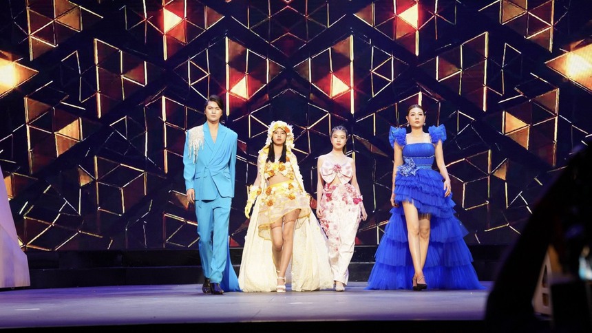 Siêu mẫu Đình Quyền làm đạo diễn chương trình thời trang "Light up 2023" - Ảnh 5. Siêu mẫu Đình Quyền làm đạo diễn chương trình thời trang "Light up 2023" - Ảnh 5.