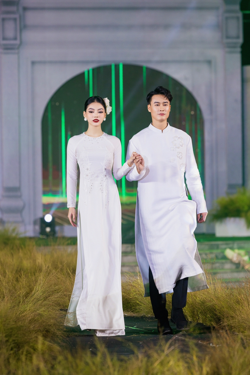 Thuỳ Linh, Kỳ Duyên rủ nhau làm vedette show Dũng Nguyễn - Ảnh 8.