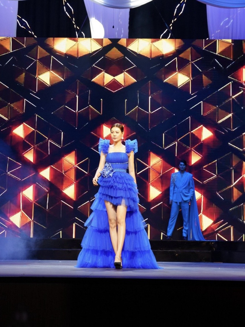 Siêu mẫu Đình Quyền làm đạo diễn chương trình thời trang "Light up 2023" - Ảnh 4. Siêu mẫu Đình Quyền làm đạo diễn chương trình thời trang "Light up 2023" - Ảnh 4.