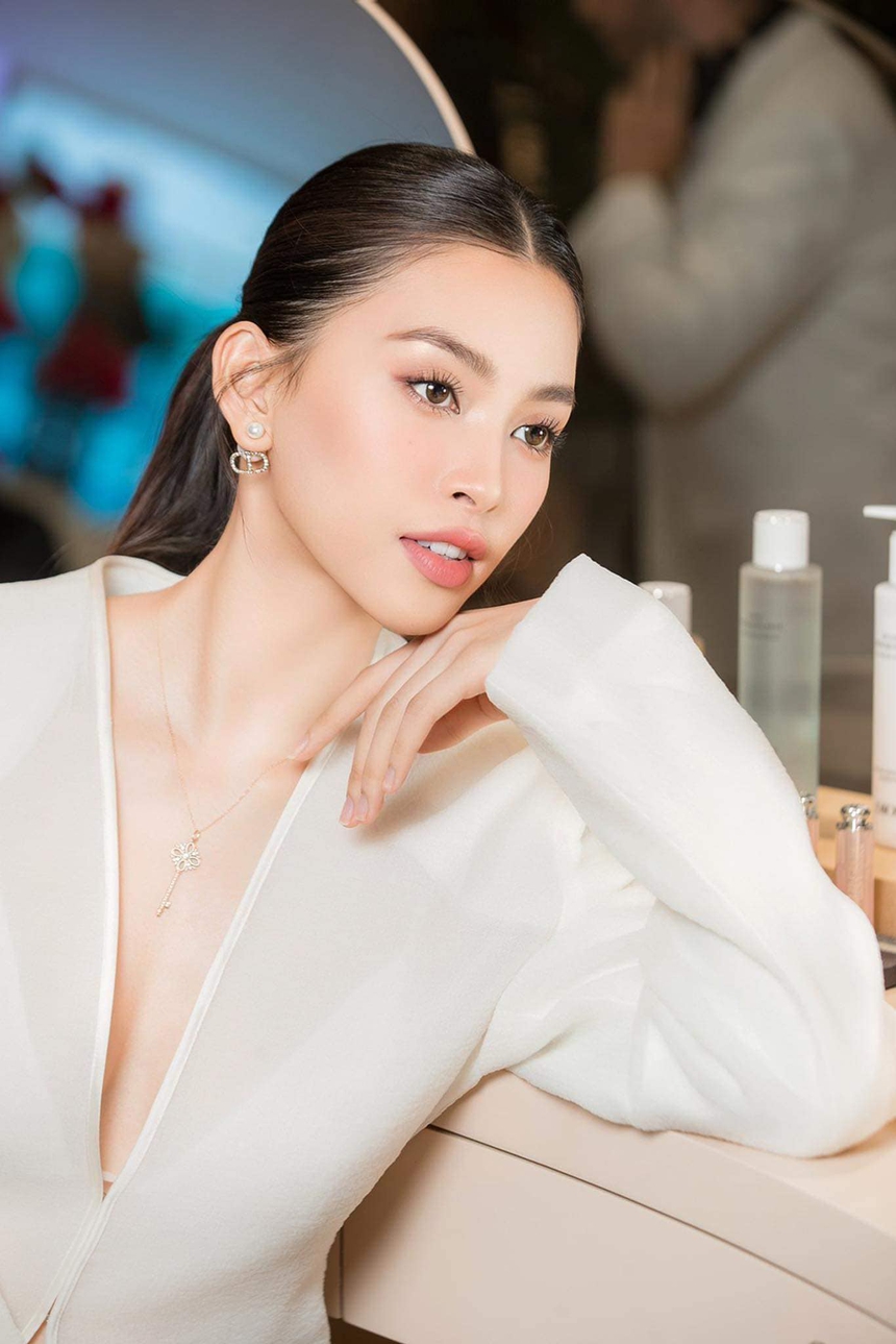 Chân dung chàng trai 'chạy deadline' cùng Hoa hậu Tiểu Vy - Ảnh 3.