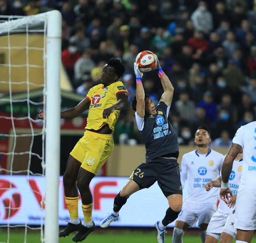 Bị HAGL cho ra rìa, trung vệ ngoại nhờ FIFA trợ giúp ? - Ảnh 2.