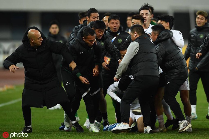 Tin nóng thể thao sáng 1/12: Thanh Thúy lọt top cầu thủ tấn công hàng đầu Nhật Bản, Danh thủ Trung Quốc tố cầu thủ Buriram ra đòn quá ác - Ảnh 2. Tin nóng thể thao sáng 1/12: Thanh Thúy lọt top cầu thủ tấn công hàng đầu Nhật Bản, Danh thủ Trung Quốc tố cầu thủ Buriram ra đòn quá ác - Ảnh 2.