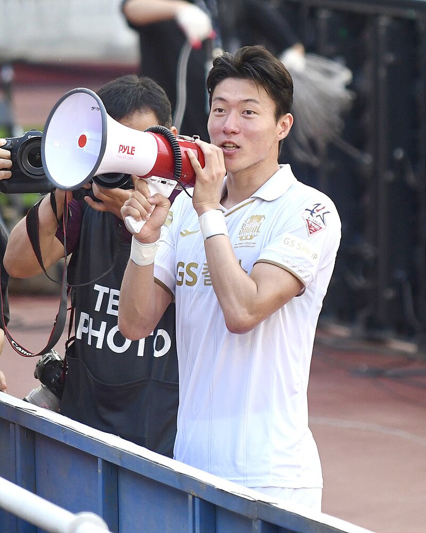 Hàn Quốc đình chỉ thi đấu tiền đạo Hwang Ui-jo vì cáo buộc lén quay video nhạy cảm bạn gái cũ - Ảnh 2.