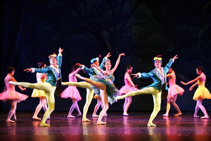 Vũ kịch 'Kẹp hạt dẻ' nổi tiếng trở lại vào dịp lễ giáng sinh - Ảnh 1. Vũ kịch 'Kẹp hạt dẻ' nổi tiếng trở lại vào dịp lễ giáng sinh - Ảnh 1.