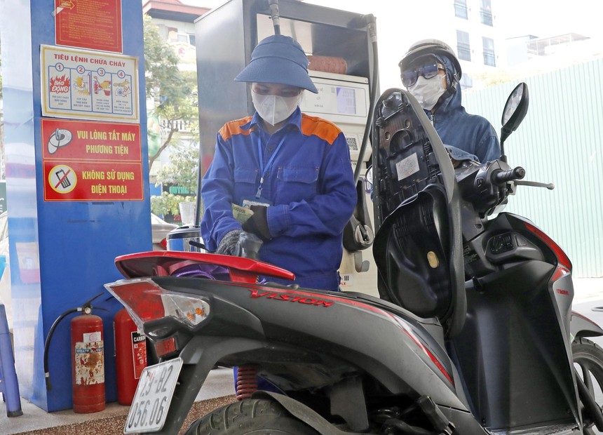 Giá xăng, dầu điều chỉnh nhẹ từ 15h chiều nay 30/11 - Ảnh 1. Giá xăng, dầu điều chỉnh nhẹ từ 15h chiều nay 30/11 - Ảnh 1.