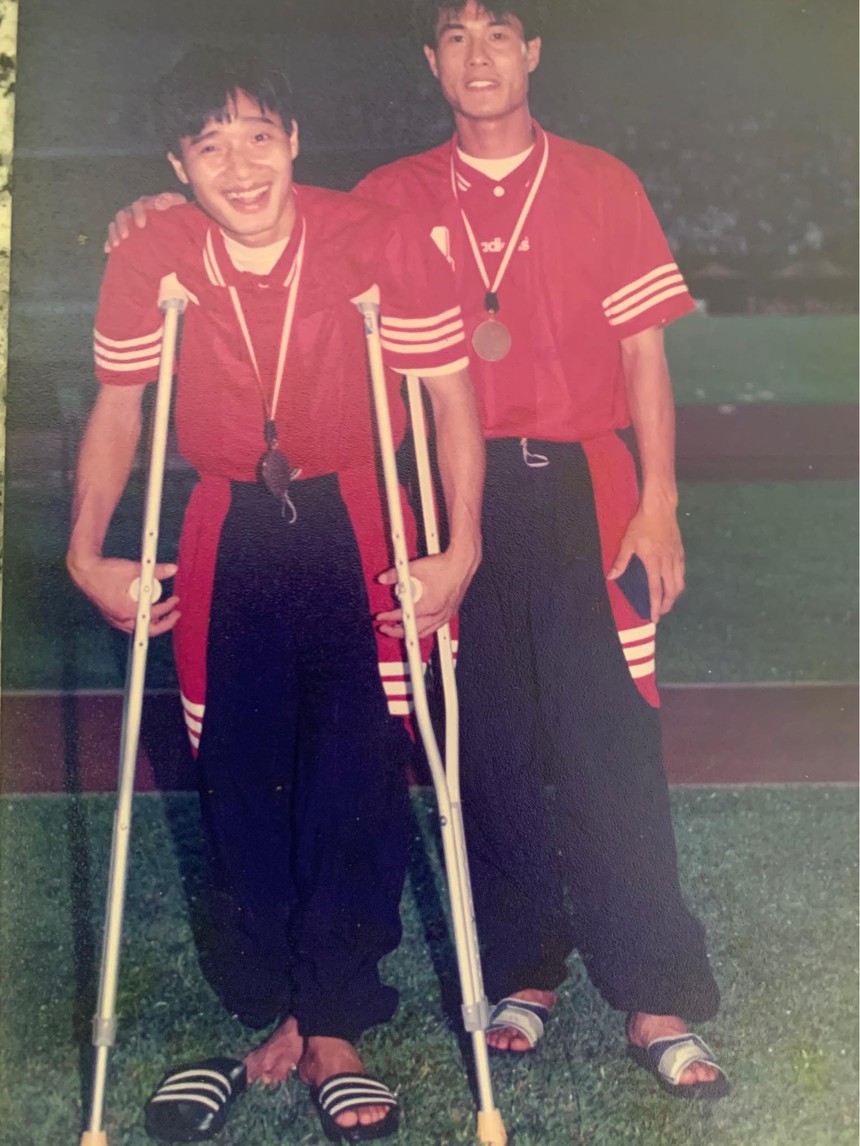 Cầu thủ Việt Nam đầu tiên đoạt danh hiệu Cầu thủ xuất sắc nhất châu Á, được HLV Brazil thừa nhận tài năng - Ảnh 3.