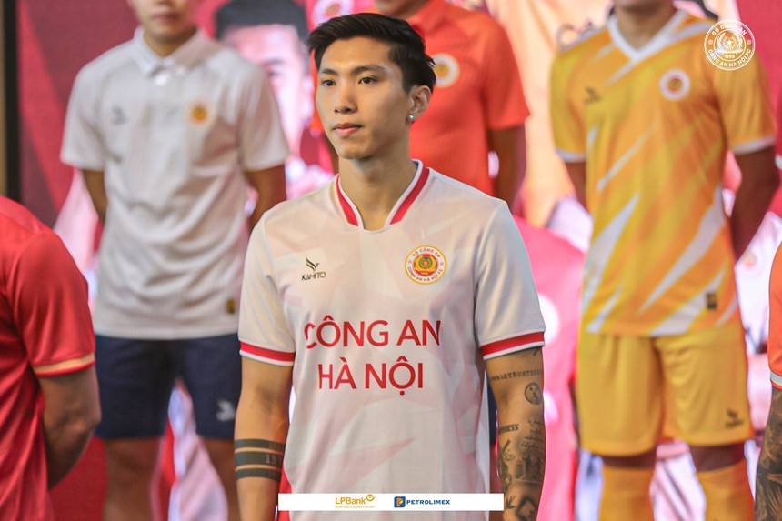 Văn Hậu bỏ lỡ một loạt trận đấu ở 2 giải quan trọng của ĐT Việt Nam, HLV Troussier đối mặt bài toán khó - Ảnh 2. Văn Hậu bỏ lỡ một loạt trận đấu ở 2 giải quan trọng của ĐT Việt Nam, HLV Troussier đối mặt bài toán khó - Ảnh 2.