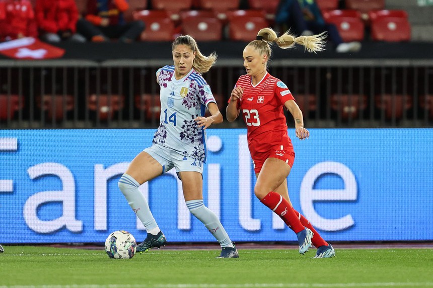 Bị troll vì trang điểm khi ra sân, nữ cầu thủ quyến rũ nhất thế giới đáp trả mạnh mẽ khiến antifan câm nín - Ảnh 2.