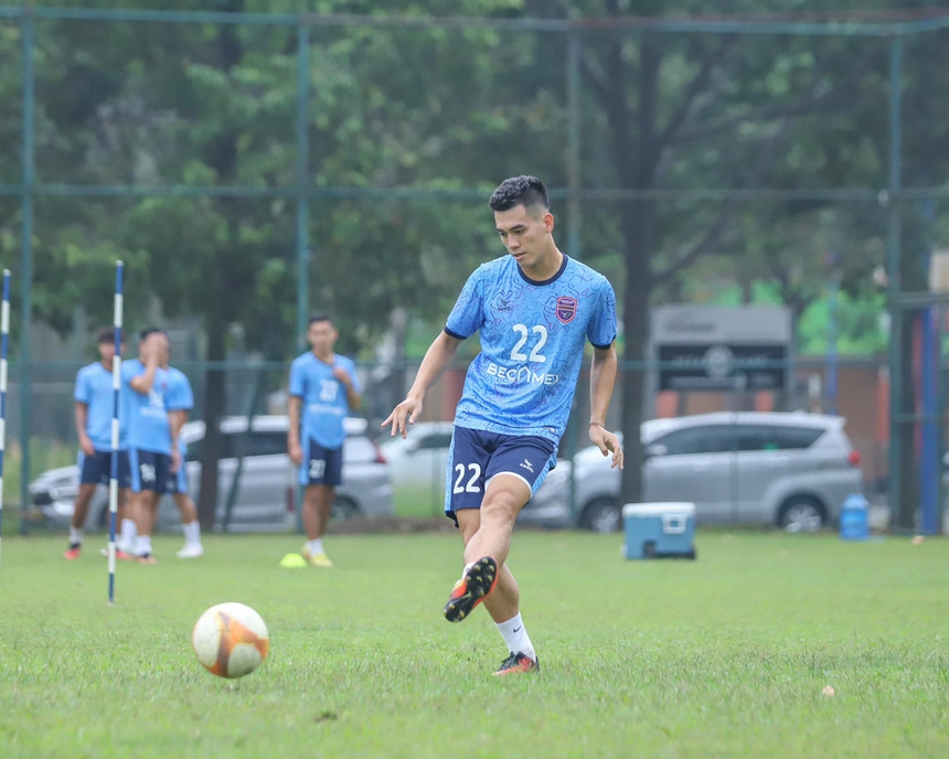 Tin nóng bóng đá Việt sáng 5/11: HLV Hà Tĩnh than phiền về trọng tài, Văn Hậu lỡ Asian Cup Cup 2023 - Ảnh 5.