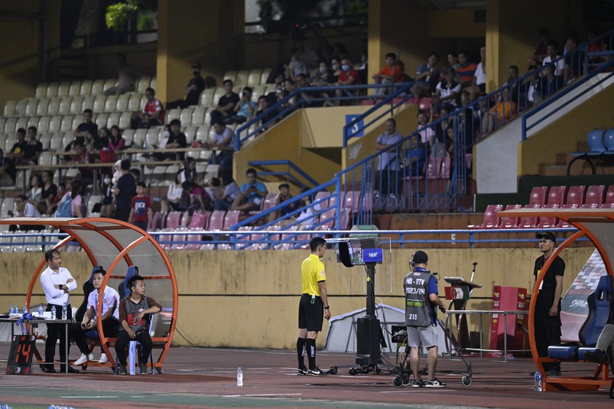 Tin nóng bóng đá Việt sáng 5/11: HLV Hà Tĩnh than phiền về trọng tài, Văn Hậu lỡ Asian Cup Cup 2023 - Ảnh 2.