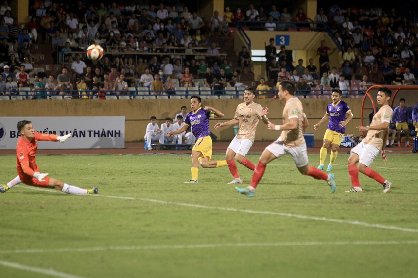 Tin nóng bóng đá Việt sáng 4/11: HLV CAHN tiết lộ bất ngờ về tiền thưởng vô địch, Văn Toàn được HLV bảo vệ - Ảnh 5.