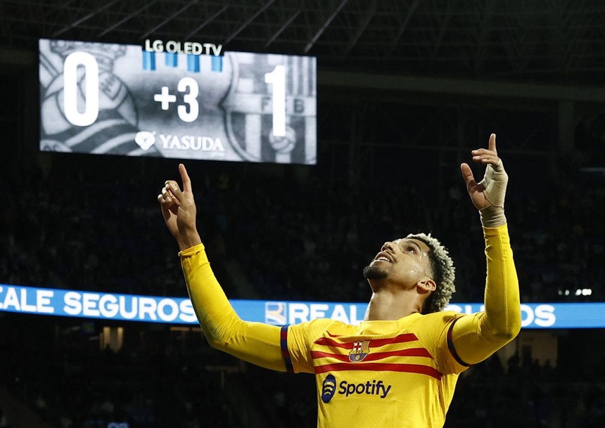 Thắng nhọc Real Sociedad: Barcelona chui ra khỏi hang tối - Ảnh 1.