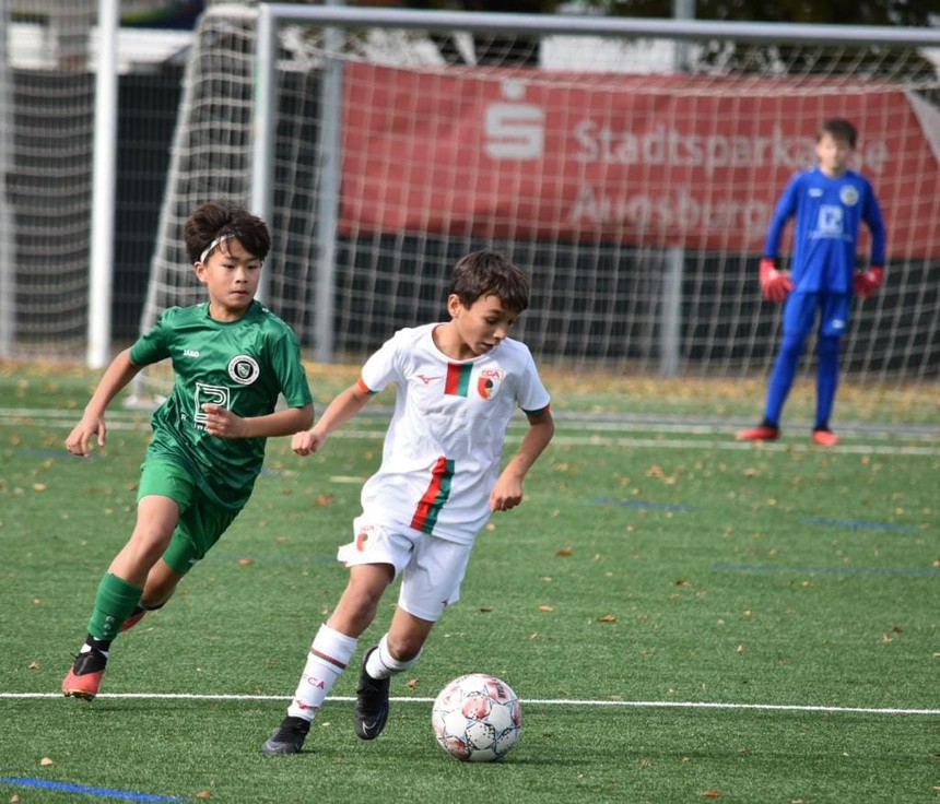 Cầu thủ Việt kiều thi đấu ở Đức, ký hợp đồng với Bayern Munich - Ảnh 3. Cầu thủ Việt kiều thi đấu ở Đức, ký hợp đồng với Bayern Munich - Ảnh 3.