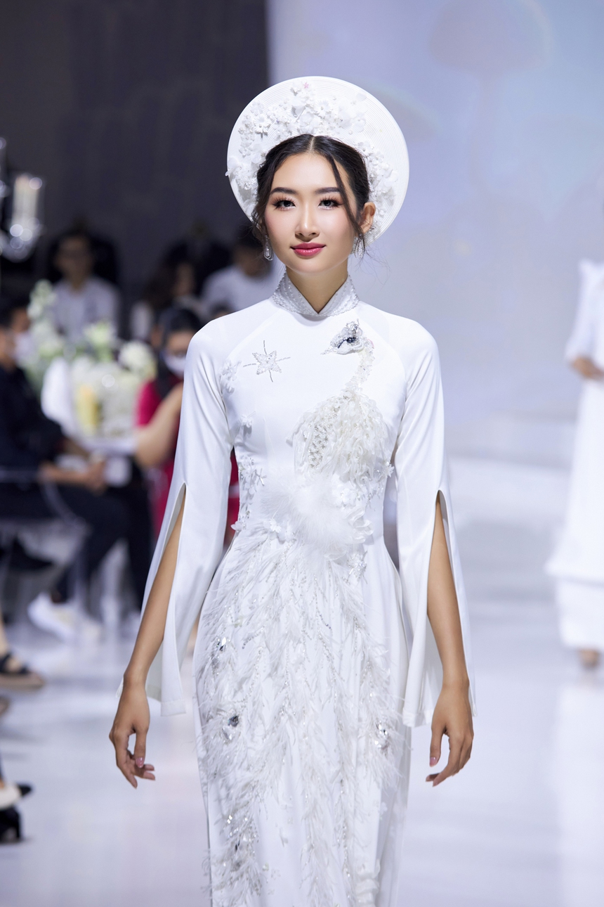 Lê Thu Trang hội ngộ Lan Anh trong show diễn áo dài cưới Sammy Bridal - Ảnh 7.