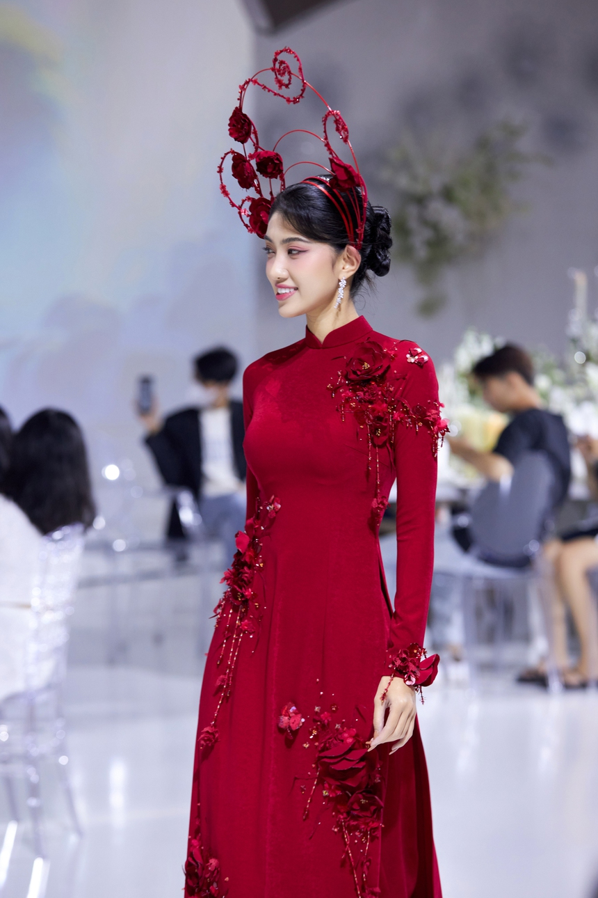 Lê Thu Trang hội ngộ Lan Anh trong show diễn áo dài cưới Sammy Bridal - Ảnh 5.