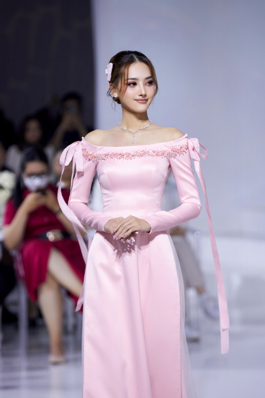 Lê Thu Trang hội ngộ Lan Anh trong show diễn áo dài cưới Sammy Bridal - Ảnh 10.