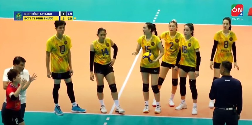 Vấn đề giới tính của Bích Tuyền lại ‘nóng’, CĐV vẫn chưa hết nghi ngờ - Ảnh 2.