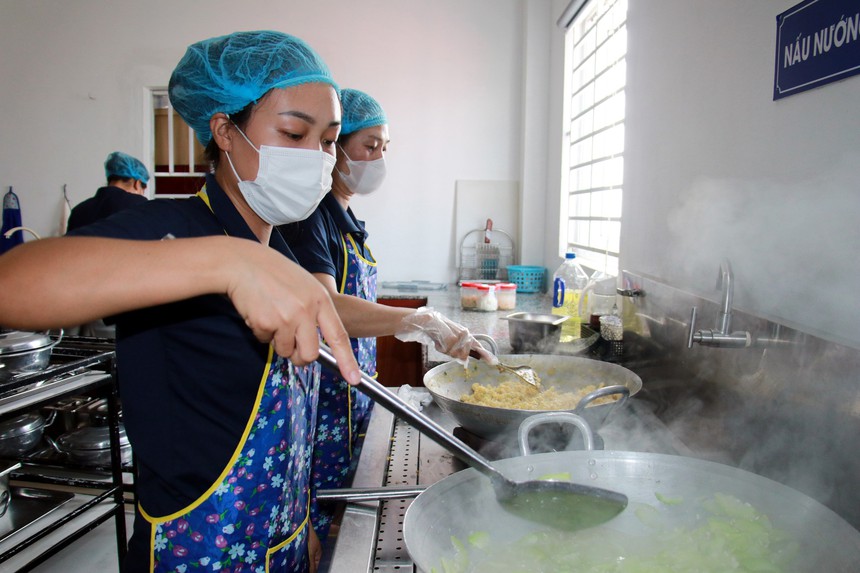 Kiểm tra, giám sát chất lượng bữa ăn bán trú cho học sinh - Ảnh 1. Kiểm tra, giám sát chất lượng bữa ăn bán trú cho học sinh - Ảnh 1.