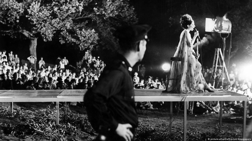 Ca sĩ-diễn viên huyền thoại Barbra Streisand phát hành hồi ký sau gần 40 năm trì hoãn  - Ảnh 2.