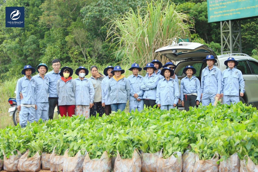 Ông Trần Văn Quỳnh, Chủ tịch Công ty CP Tập đoàn Vị Trí Vàng: "Cà phê và bóng đá là hai tình yêu lớn của đời tôi - Ảnh 2.