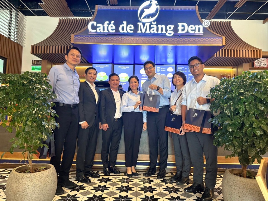 Ông Trần Văn Quỳnh, Chủ tịch Công ty CP Tập đoàn Vị Trí Vàng: "Cà phê và bóng đá là hai tình yêu lớn của đời tôi - Ảnh 4.