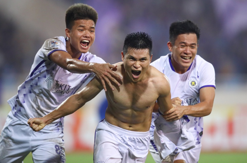 Tuấn Hải lập cú đúp, giúp CLB Hà Nội đánh bại Vũ Hán Tam Trấn của Trung Quốc 2-1 ở cúp C1 Châu Á. Ảnh:; Hoàng Linh