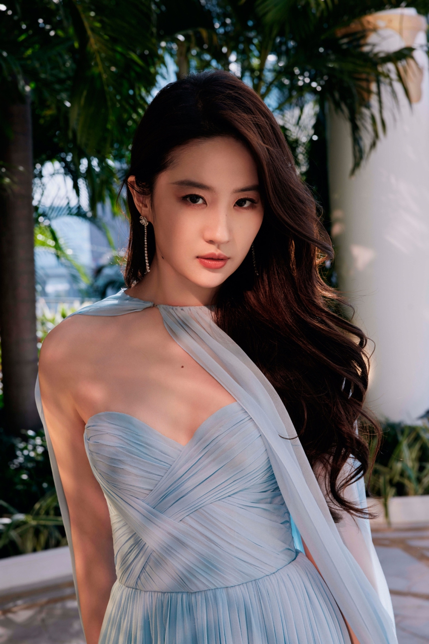 Đẹp như 'thần tiên tỷ tỷ' Lưu Diệc Phi nhưng vẫn chỉ là 'người xấu nhất nhà' - Ảnh 3.