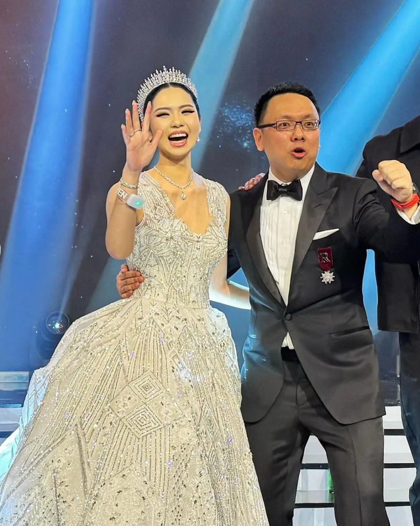 Chi 117 tỷ đồng tặng quà cho khách tại đám cưới siêu giàu châu Á - Ảnh 3.