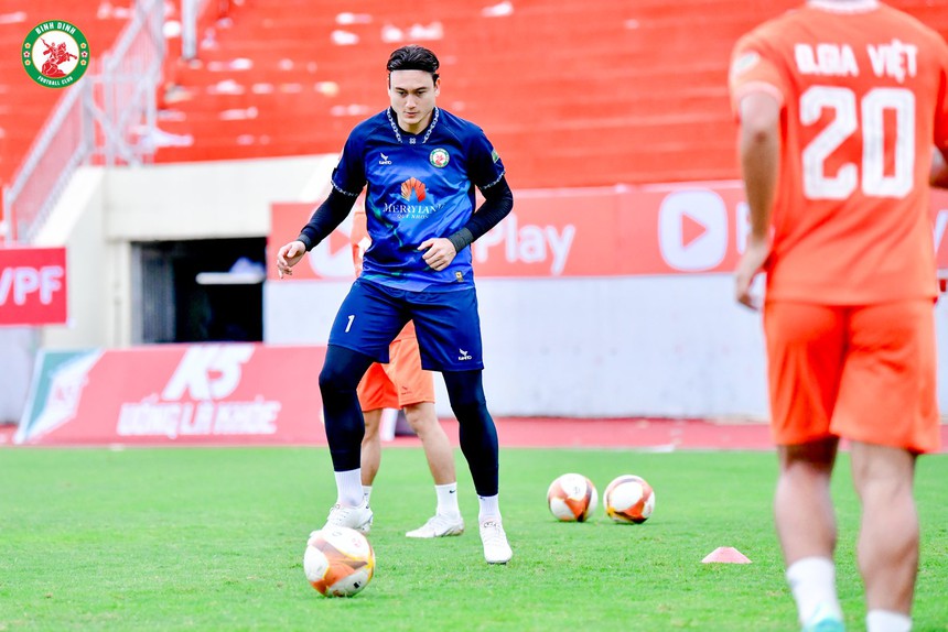 Tin nóng bóng đá Việt tối 1/12: HAGL được nhà tài trợ thưởng nóng, CLB Bình Định muốn đổi tên lần nữa - Ảnh 2.