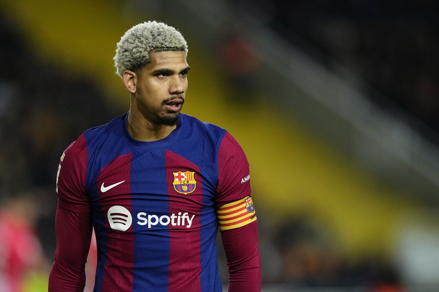 Tin chuyển nhượng 10/12: MU nhắm ngôi sao mới nổi của Bỉ, Liverpool tranh cầu thủ với Arsenal - Ảnh 4.