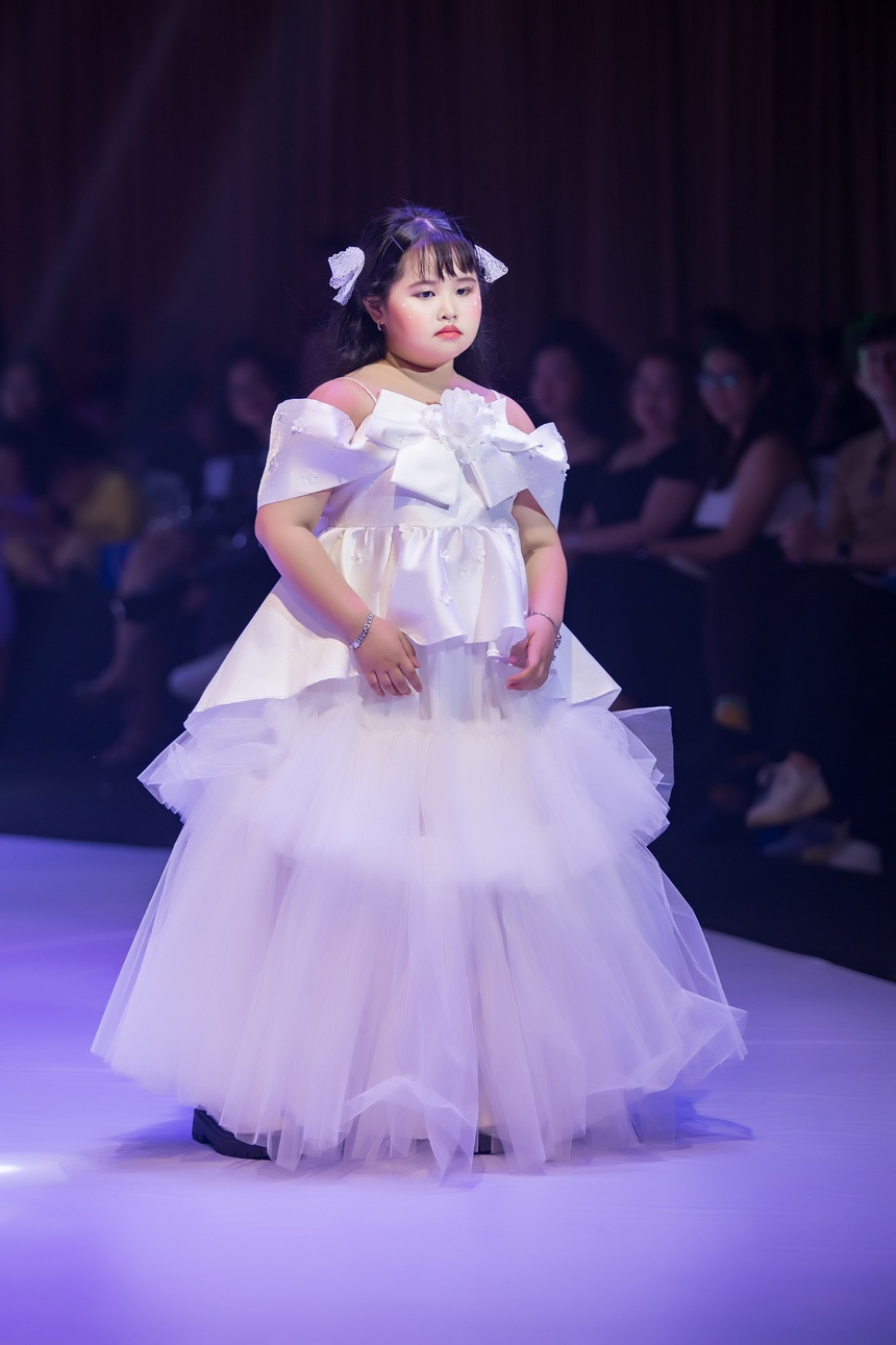 Mẫu nhí Dory Như tự tin đảm nhận vai trò vedette BST Butterfly - Ảnh 1.