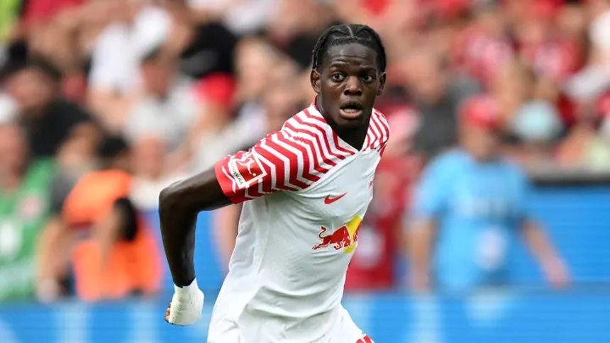 MU cử tuyển trạch theo dõi mục tiêu hậu vệ, HLV Ten Hag nhận báo cáo về tiền đạo nhưng rất ưng ý - Ảnh 2. MU cử tuyển trạch theo dõi mục tiêu hậu vệ, HLV Ten Hag nhận báo cáo về tiền đạo nhưng rất ưng ý - Ảnh 2.