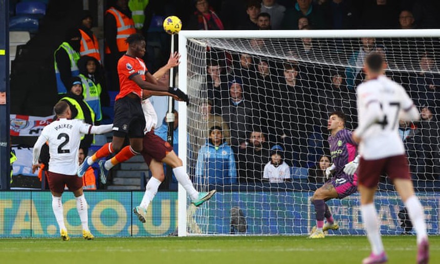 Ghi 2 bàn trong 4 phút, Man City ngược dòng kịch tính nhờ 'kép phụ' - Ảnh 5.