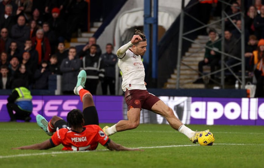 Ghi 2 bàn trong 4 phút, Man City ngược dòng kịch tính nhờ 'kép phụ' - Ảnh 3.